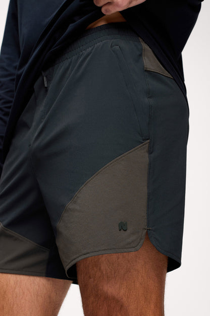 Contrast Panel Refine Short | Black/Espresso