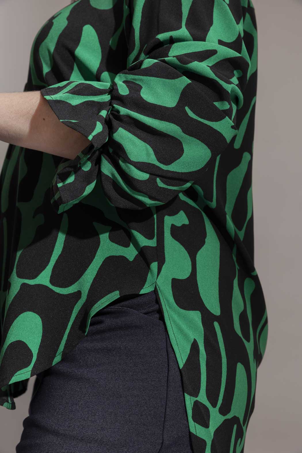 Black/green Femme Blogger Shirt