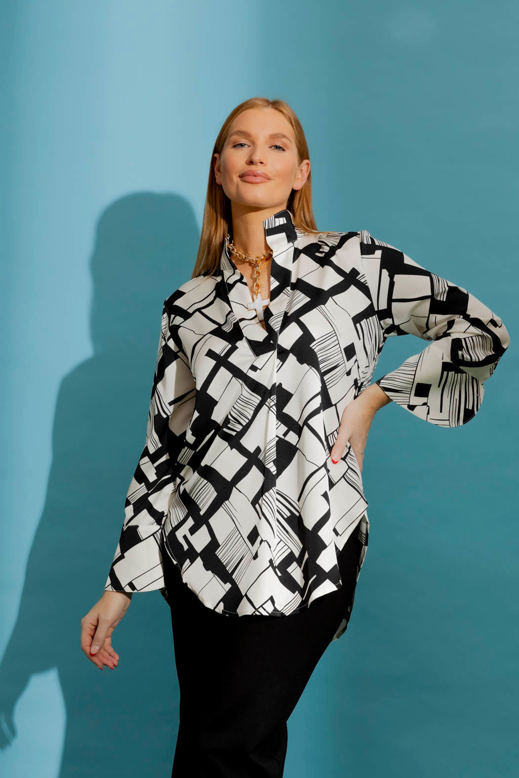 Black/white Blogger Shirt