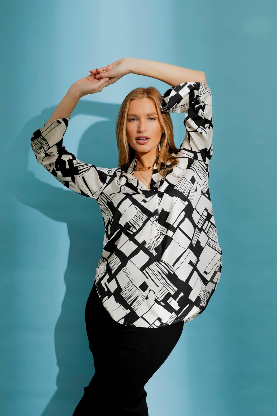 Black/white Blogger Shirt