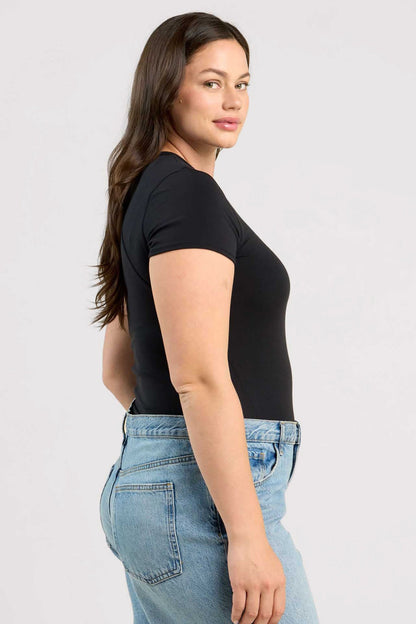 SwiftStretch Seamed Tee | Black