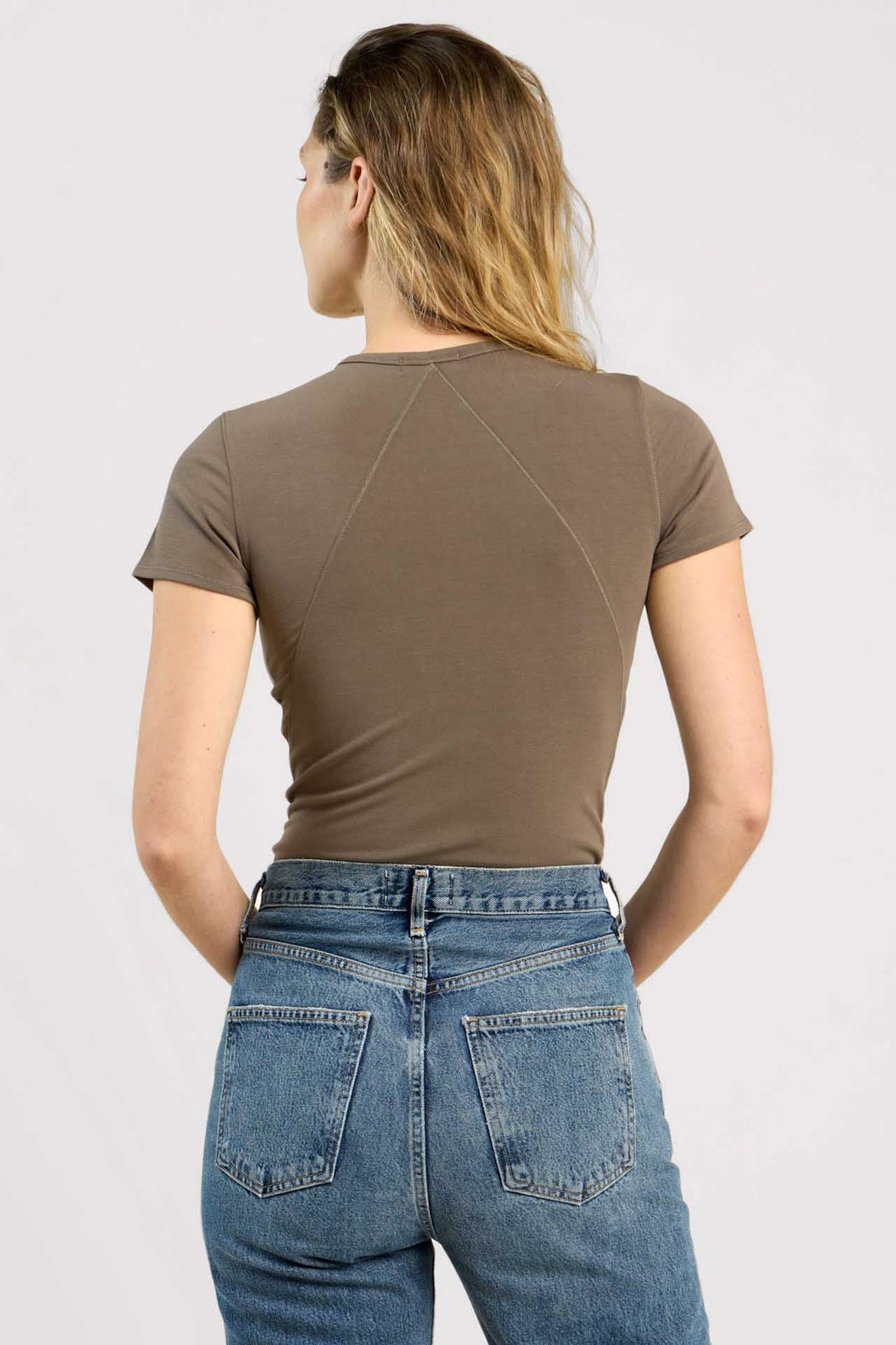 SwiftStretch Seamed Tee | Mocha