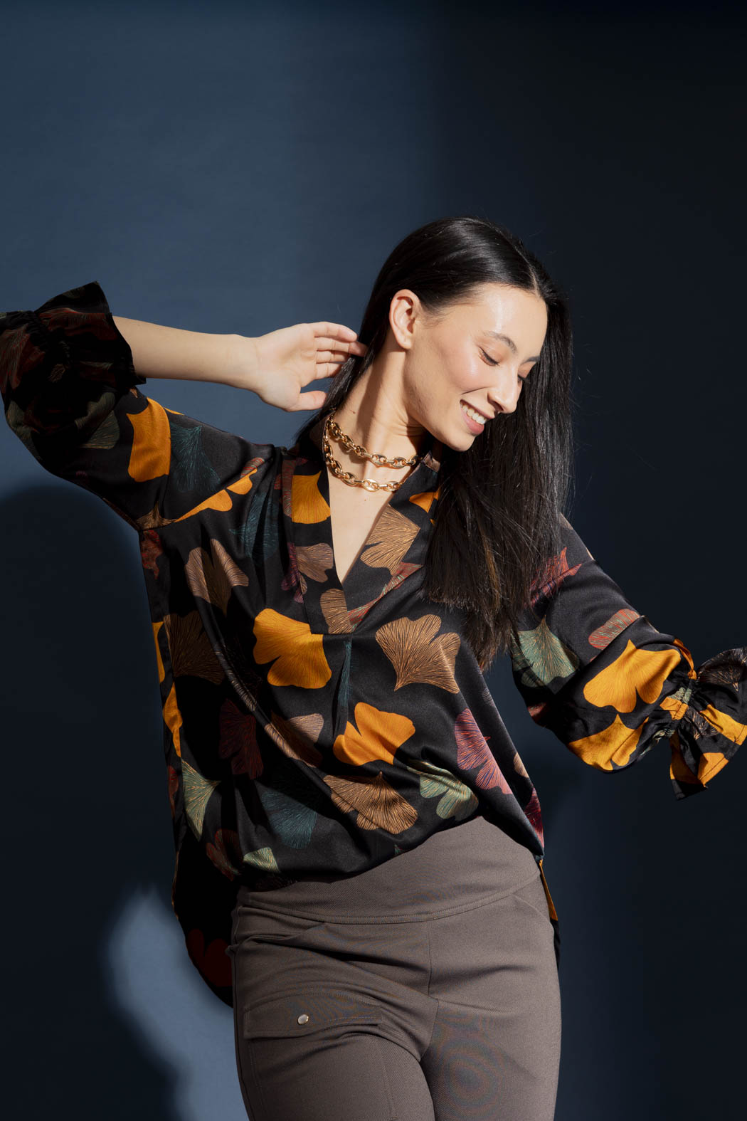 Black Leaf Femme Blogger Shirt