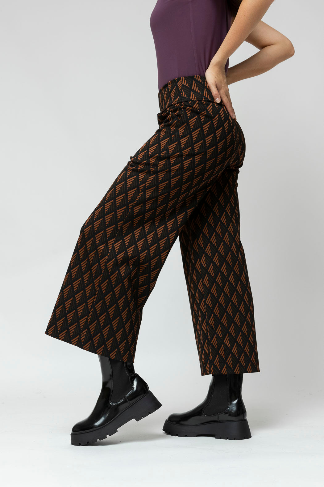 Black Tan Jet Ponte Culotte- Sale