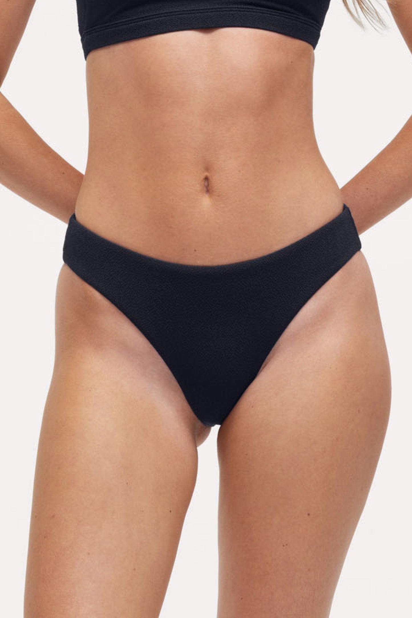 Low Waist Bikini Bottom | Crispy Black