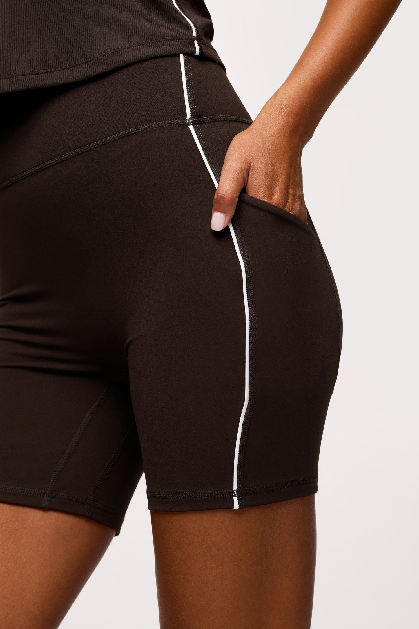 Motion Piped Biker Short with Pocket | Espresso