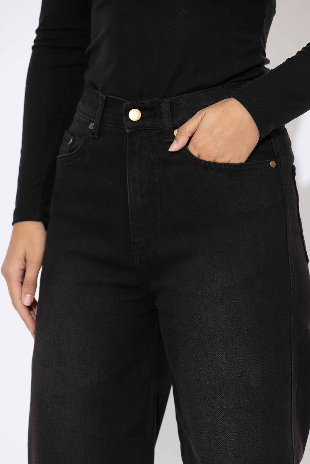 Black Barrel Jean